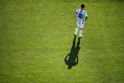 Trong trận chung kết, Messi bất lực, Messi cô đơn. Ảnh: AP