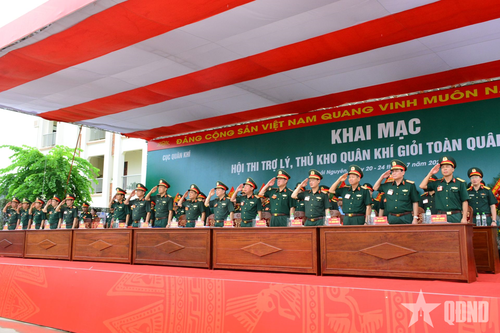 Các đại biểu dự khai mạc.