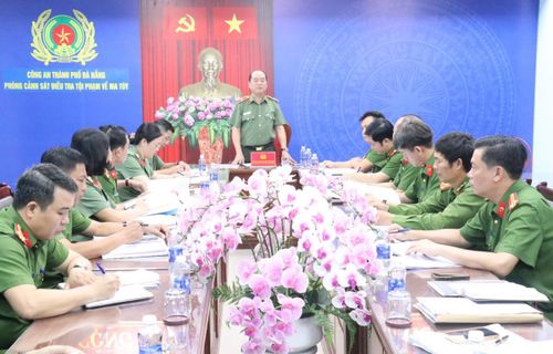 Thiếu tướng Nguyễn Hữu Hợp- Bí thư Đảng ủy, Giám đốc Công an TP Đà Nẵng làm việc với Phòng Cảnh sát điều tra tội phạm về ma túy.