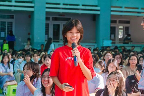  Học sinh Trường THPT Võ Văn Kiệt (phường Phú Định) tham gia Ngày hội tư vấn tuyển sinh năm học 2026-2027 (ẢNH: THU TÂM) 