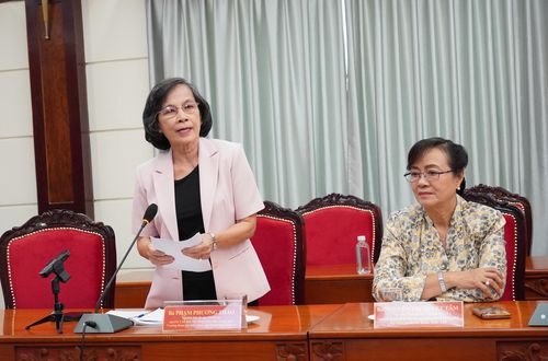 Nguyên Chủ tịch HĐND TPHCM Phạm Phương Thảo phát biểu tại hội thảo. Ảnh: PHƯƠNG UYÊN