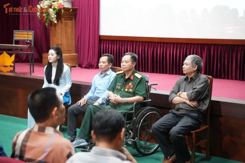 Chương trình thu hút đông đảo khán giả, trong đó có nhiều cựu chiến binh và không ít bạn trẻ.