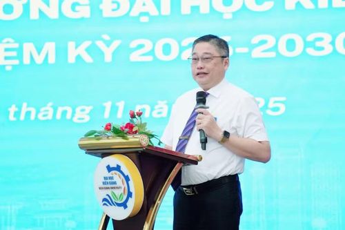 TS Nguyễn Hữu Thọ, Bí thư Đảng ủy, Hiệu trưởng Trường ĐH Kiên Giang cho rằng cần có lộ trình triển khai phù hợp cùng các chính sách đồng bộ như tăng chỉ tiêu đào tạo tiến sĩ, hỗ trợ kinh phí đào tạo, xây dựng cơ chế thu hút và giữ chân nhân tài.