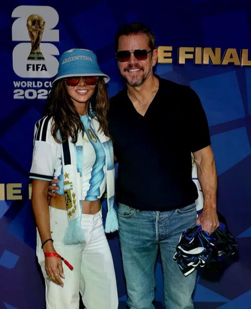 Tài tử Matt Damon và vợ Luciana đến cổ vũ cho Argentina. Ảnh: Getty Images