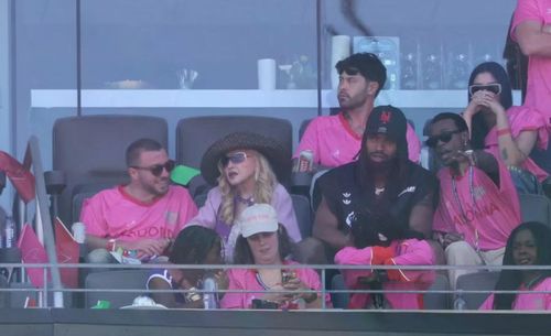 Madonna và bạn trai kém 38 tuổi Akeem Morris. Ảnh: SplashNews.com.
