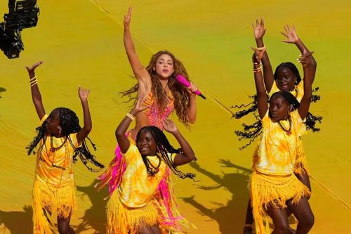 Shakira mời nhóm nhảy thiếu nhi nổi tiếng đến từ Uganda góp mặt.