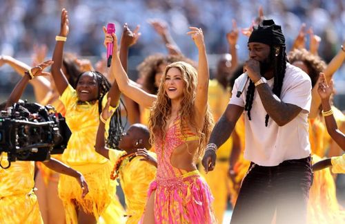 Shakira - người được mệnh danh là Nữ hoàng World Cup - để lại màn trình diễn ấn tượng với những khoảnh khắc kết hợp đỉnh cao giữa vũ đạo, giọng hát. Nữ ca sĩ mang đến ca khúc chủ đề Dai Dai, kết hợp cùng những màn trình diễn vũ đạo đặc trưng và nguồn năng lượng bùng nổ.