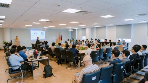Toàn cảnh Tọa đàm "Định hướng và làm chủ công nghệ chiến lược cho công nghiệp bán dẫn tại Việt Nam".