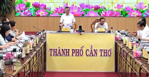 Quang cảnh cuộc họp.
