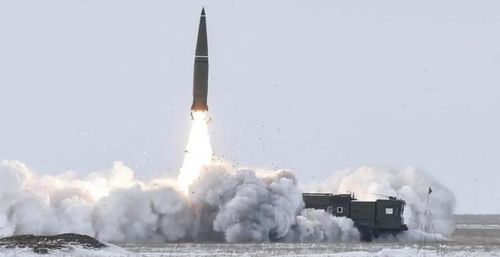 Phóng tên lửa đạn đạo từ hệ thống Iskander-M.