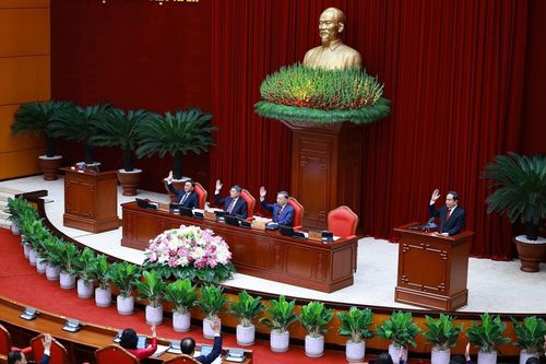 Các đại biểu biểu quyết thông qua chương trình hội nghị. Ảnh: TTXVN
