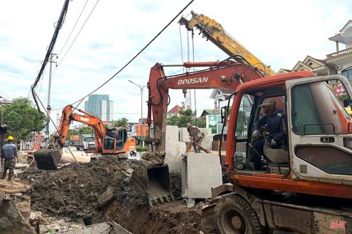 Dự án chỉnh trang, nâng cấp quốc lộ 1, đoạn qua phường Thành Sen đang được thi công đồng loạt.