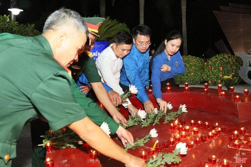 Đồng thời, bày tỏ lòng biết ơn sâu sắc trước sự hy sinh anh dũng của người đoàn viên thanh niên cộng sản đầu tiên, đã hiến trọn tuổi xuân cho sự nghiệp cách mạng của Đảng, độc lập, tự do của Tổ quốc.