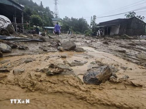 Hiện trường tan hoang sau khi cơn lũ đi qua tại xã Mường Than, tỉnh Lai Châu. (Ảnh: Quý Trung/TTXVN)