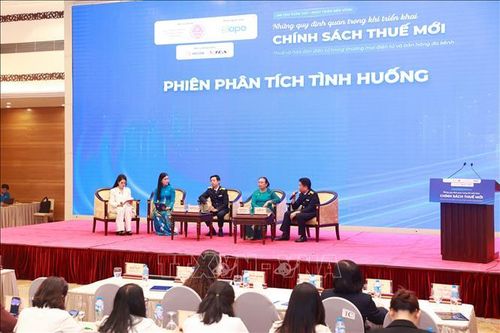 Phiên thảo luận thứ 2 tháo gỡ vướng mắc thực tiễn với chủ đề "Hiểu đúng để tuân thủ đúng - Thực hành nghĩa vụ thuế đối với nhà bán hàng đa kê và thương mại điện tử". Ảnh: Tiến Long/TTXVN
