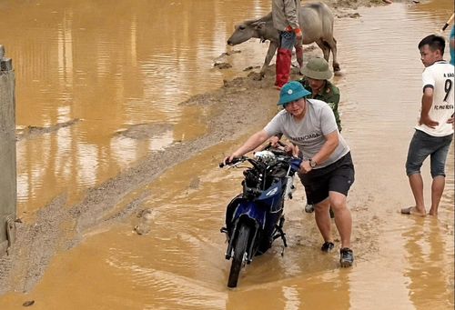 Nhiều xe máy sau khi được tìm thấy đã bị vỡ nát, không còn khả năng sử dụng hoặc có thể thì chi phí sửa chữa rất tốn kém.