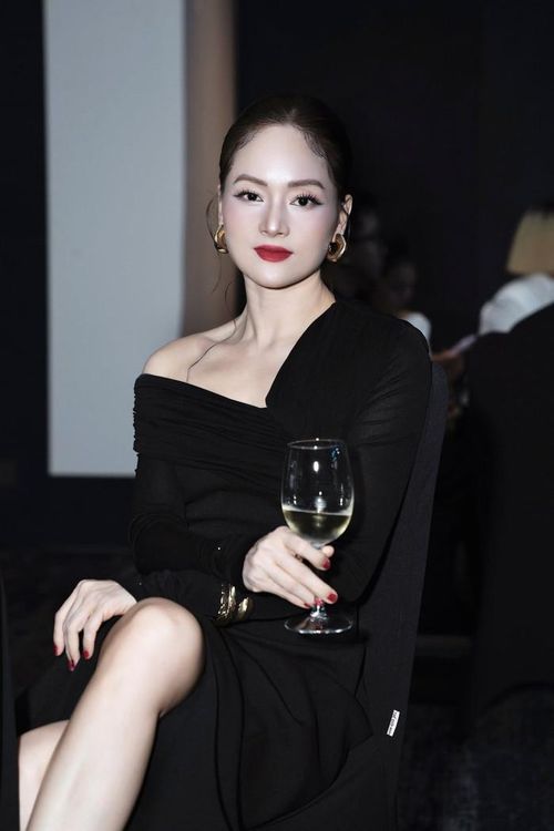 Nữ diễn viên cho biết diễn xuất giúp cô cân bằng cảm xúc và tìm lại năng lượng sau nhiều biến cố trong cuộc sống. Ảnh: FBNV.