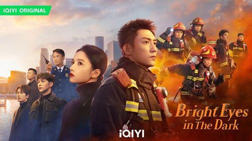 Anh Ấy Bước Ra Từ Ánh Lửa có sự tham gia của Hoàng Cảnh Du và Trương Tịnh Nghi, được chuyển thể từ tiểu thuyết nổi tiếng của Nhĩ Đông Thố Tử. Nhân vật trung tâm là Lâm Lục Kiêu - trạm trưởng đội đặc nhiệm phòng cháy chữa cháy giàu kinh nghiệm, luôn đặt nhiệm vụ lên hàng đầu. Trong một chương trình truyền hình về kỹ năng cứu hỏa, anh tình cờ gặp lại Nam Sơ, nữ vũ công từng được mình cứu khỏi đám cháy nhiều năm trước. Từ lòng biết ơn, Nam Sơ dần nảy sinh tình cảm, trong khi Lâm Lục Kiêu vẫn không ngừng đối mặt với những nhiệm vụ nguy hiểm. Bộ phim cân bằng giữa chuyện tình lãng mạn và những màn cứu hộ nghẹt thở, đồng thời khắc họa sự hy sinh thầm lặng của những người lính cứu hỏa. Kết thúc mở cũng để lại nhiều dư âm, khiến khán giả không khỏi xúc động.
