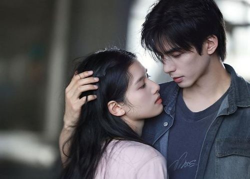 Trong Chó Hoang Và Xương Miêu Tĩnh vốn có thể rời khỏi Đằng Tahnfh bắt đầu cuộc sống tốt đẹp hơn nhưng cô quyết định quay lại và kéo người cô yêu ra khỏi nơi tăm tối ấy.