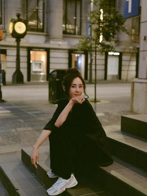 Nữ ca sĩ sinh năm 1987 cũng bày tỏ quyết tâm trở lại với âm nhạc khi sắp bước sang tuổi 40. 