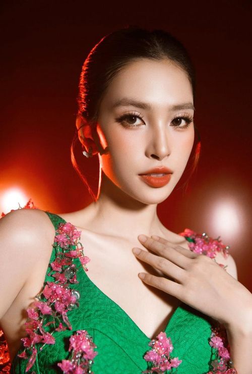 Dù diễn xuất vẫn còn nhiều ý kiến trái chiều, Tiểu Vy được kỳ vọng sẽ tiếp tục hoàn thiện bản thân trên con đường trở thành diễn viên chuyên nghiệp. Ảnh: FBNV