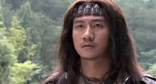 Tiêu Phong lại là hình mẫu hoàn hảo của một chiến thần trên chiến trường.