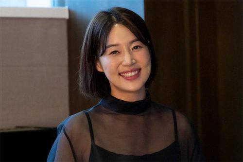 Nhiều khán giả cho rằng ở tuổi hiện tại và sau khi đã lập gia đình, nữ diễn viên vẫn duy trì được vóc dáng đáng mơ ước.