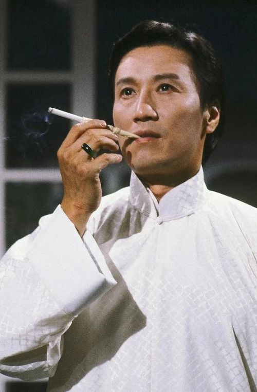 Tạ Hiền ghi dấu qua nhiều tác phẩm kinh điển, từ phim võ hiệp đến dòng phim cờ bạc và thương trường của Hong Kong. Ảnh: Sohu.