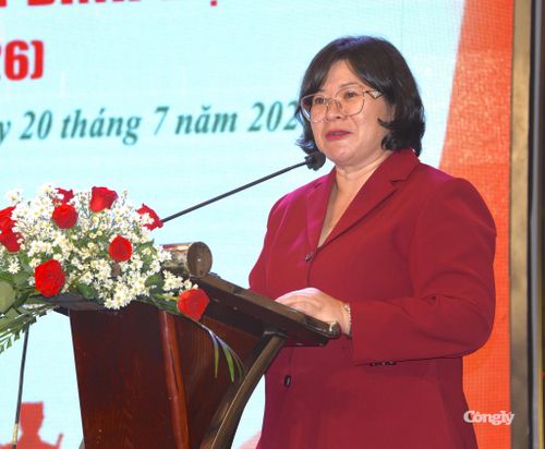 Phó Bí thư Thành ủy TP.HCM Văn Thị Bạch Tuyết phát biểu.