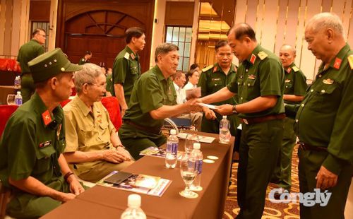 Tri ân các thương, bệnh binh tiêu biểu.