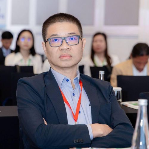 PGS.TS.KTS Vũ Hồng Cương, Chủ tịch Inchi Group tại Diễn đàn phát triển bền vững ngành xây dựng Việt Nam 2026.