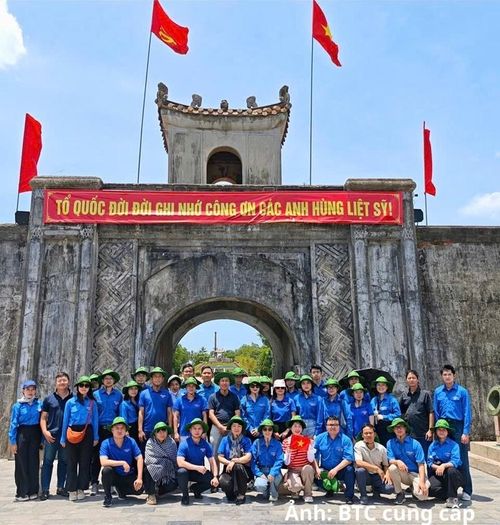 Đoàn Thanh niên Bộ Công Thương tại Thành cổ Quảng Trị