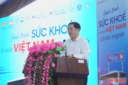 BSCKII. Huỳnh Thanh Huynh - Phó Giám đốc Sở Y tế tỉnh Lâm Đồng, kiêm Chủ tịch Hội Thầy thuốc trẻ tỉnh Lâm Đồng phát biểu tại chương trình.