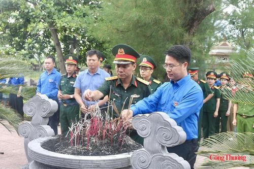 Ông Nguyễn Viết Hải Đăng, Phó Bí thư Tỉnh đoàn Hà Tĩnh cho biết, Ban Thường vụ Tỉnh đoàn đã chỉ đạo các cấp bộ Đoàn toàn tỉnh triển khai đồng loạt nhiều hoạt động tri ân thiết thực, ý nghĩa hướng tới kỷ niệm 79 năm Ngày Thương binh - Liệt sĩ. Qua đó, không chỉ thể hiện lòng biết ơn sâu sắc của tuổi trẻ đối với các anh hùng liệt sĩ, thương binh, bệnh binh, gia đình chính sách và người có công với cách mạng, mà còn góp phần giáo dục truyền thống, khơi dậy tinh thần xung kích, tình nguyện và trách nhiệm của đoàn viên, thanh niên trong việc tiếp nối truyền thống cách mạng.