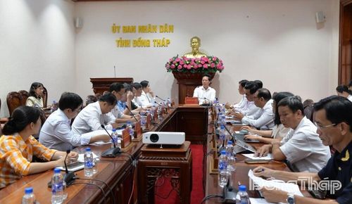 Quang cảnh phiên họp.