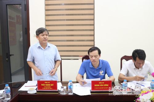Đồng chí Phó Chủ nhiệm Ủy ban Kiểm tra Tỉnh ủy phát biểu tại kỳ họp