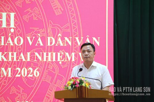 Lãnh đạo Ban Tuyên giáo và Dân vận Tỉnh ủy trình bày báo cáo kết quả công tác tuyên giáo, dân vận 6 tháng đầu năm
