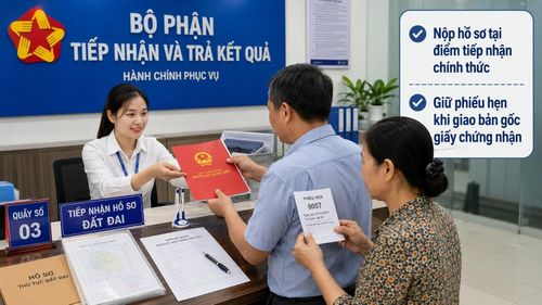 Khi nộp hồ sơ xác định lại diện tích đất ở, người dân nên thực hiện tại điểm tiếp nhận chính thức và giữ phiếu hẹn nếu phải giao bản gốc giấy chứng nhận. Hình minh họa AI