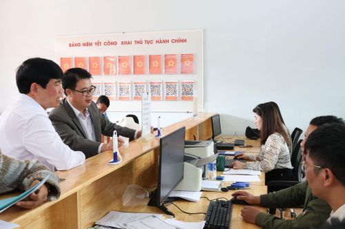 Đồng chí Nguyễn Ngọc Phúc, Tỉnh ủy viên, Phó Chủ tịch UBND tỉnh kiểm tra tình hình hoạt động, tổ chức bộ máy chính quyền tại xã Lạc Dương