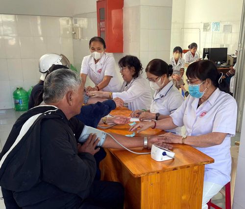Chăm sóc sức khỏe cho người dân