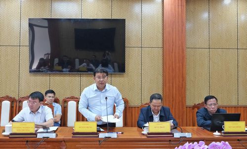 Đại diện lãnh đạo các sở, ngành nêu báo cáo rà soát các hồ sơ mà công dân khiếu nại