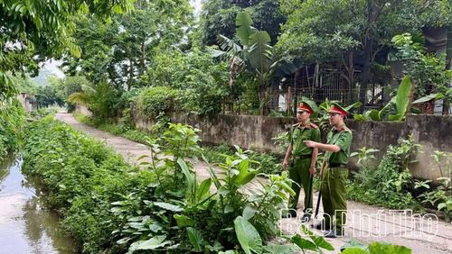 Khu vực Công an xã Lập Thạch tuần tra, nắm tình hình địa bàn.