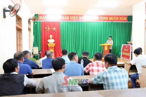 Buổi sinh hoạt Chi bộ bản Phiêng Phụ, xã Phiêng Cằm.