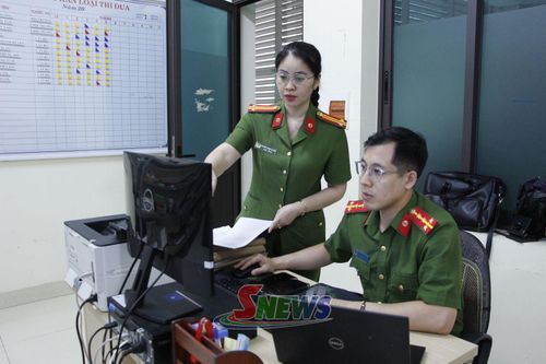 Cán bộ, chiến sĩ Phòng Cảnh sát Quản lý hành chính về trật tự xã hội, Công an tỉnh Sơn La thực hiện nhiệm vụ.