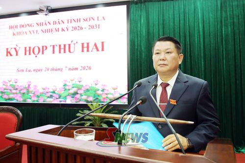 Đồng chí Lò Minh Hùng, Phó Bí thư Thường trực Tỉnh ủy, Chủ tịch HĐND phát biểu khai mạc kỳ họp.