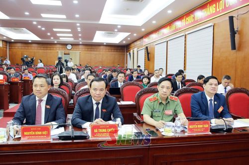 Các đại biểu dự kỳ họp.