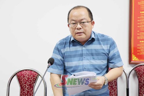 Lãnh đạo phường Tô Hiệu giải đáp vướng mắc của công dân.