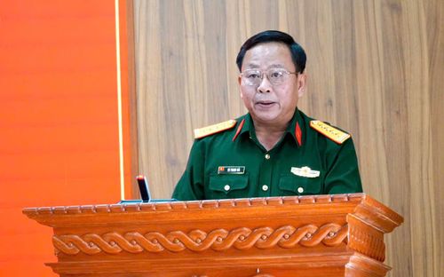 Đại tá Võ Thanh Hải, Chủ nhiệm Chính trị, Bộ Chỉ huy Quân sự tỉnh Gia Lai thông tin tại hội nghị.