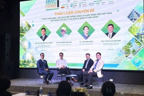 Các diễn giả chia sẻ thông tin tại buổi tọa đàm