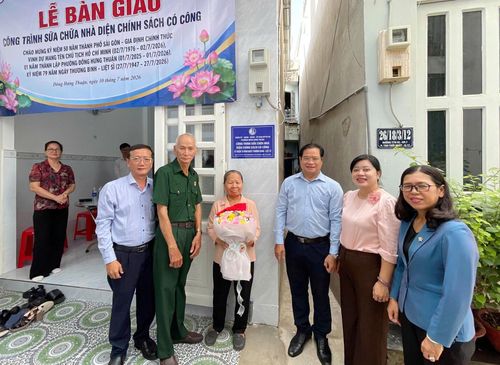Phường Đông Hưng Thuận bàn giao công trình sửa chữa nhà diện chính sách công